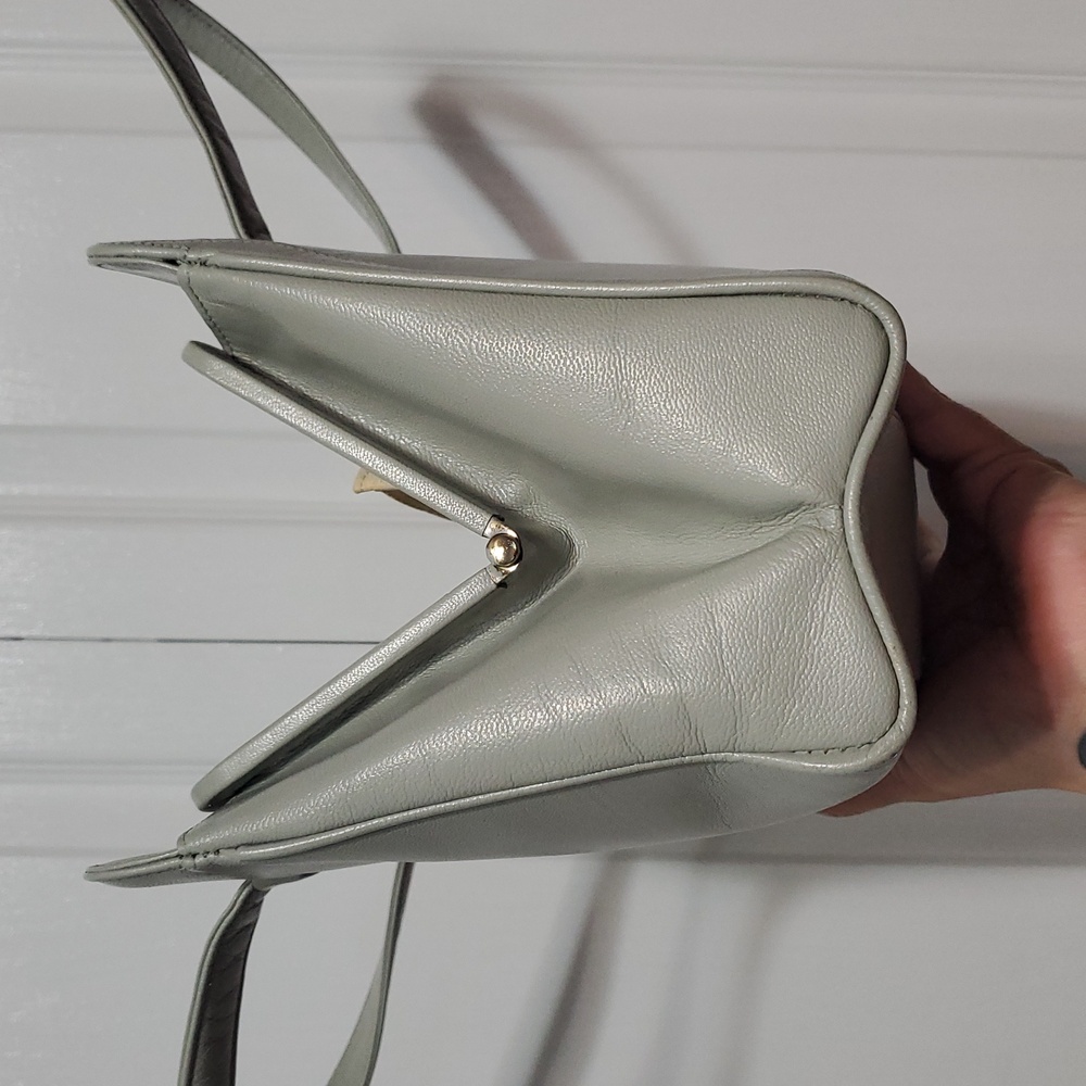 RARE VINTAGE CHLOE Light Grey Leather Handbag Kisslock - Picture 11 of 17